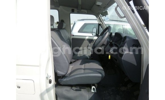 Ra Imported Toyota Land Cruiser funfun Ọkọ̀ in Import - Dubai ni Ashanti Ra Imported Toyota Land Cruiser funfun Ọkọ̀ in Import - Dubai ni Ashanti