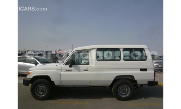 Ra Imported Toyota Land Cruiser funfun Ọkọ̀ in Import - Dubai ni Ashanti Ra Imported Toyota Land Cruiser funfun Ọkọ̀ in Import - Dubai ni Ashanti