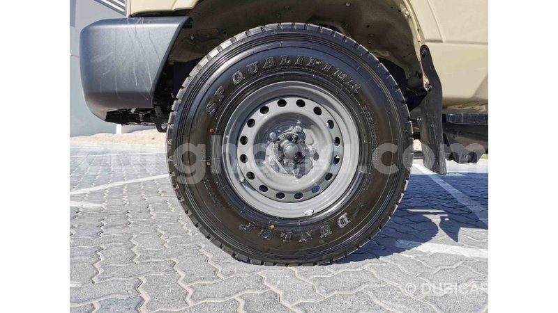 Big with watermark toyota land cruiser ashanti import dubai 18521