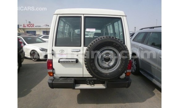 Ra Imported Toyota Land Cruiser funfun Ọkọ̀ in Import - Dubai ni Ashanti Ra Imported Toyota Land Cruiser funfun Ọkọ̀ in Import - Dubai ni Ashanti