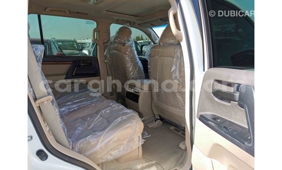 Buy Import Toyota Land Cruiser White Car in Import - Dubai in Ashanti Buy Import Toyota Land Cruiser White Car in Import - Dubai in Ashanti