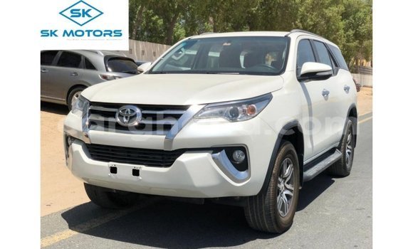 Sayi Imported Toyota Fortuner White Mota in Import - Dubai a Ashanti Sayi Imported Toyota Fortuner White Mota in Import - Dubai a Ashanti