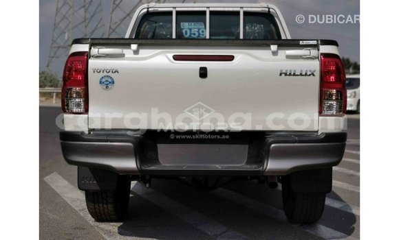 Sayi Imported Toyota Hilux White Mota in Import - Dubai a Ashanti Sayi Imported Toyota Hilux White Mota in Import - Dubai a Ashanti