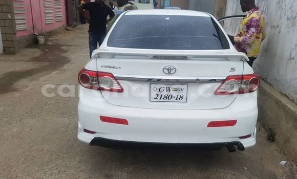 Sayi Na hannu Toyota Corolla White Mota in Accra a Greater Accra Sayi Na hannu Toyota Corolla White Mota in Accra a Greater Accra