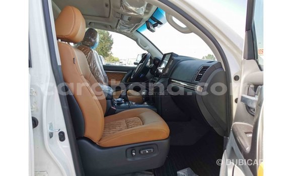 Buy Import Toyota Land Cruiser White Car in Import - Dubai in Ashanti Buy Import Toyota Land Cruiser White Car in Import - Dubai in Ashanti