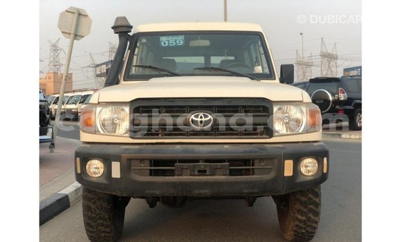 Ra Imported Toyota Land Cruiser funfun Ọkọ̀ in Import - Dubai ni Ashanti Ra Imported Toyota Land Cruiser funfun Ọkọ̀ in Import - Dubai ni Ashanti