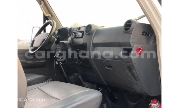 Ra Imported Toyota Land Cruiser funfun Ọkọ̀ in Import - Dubai ni Ashanti Ra Imported Toyota Land Cruiser funfun Ọkọ̀ in Import - Dubai ni Ashanti