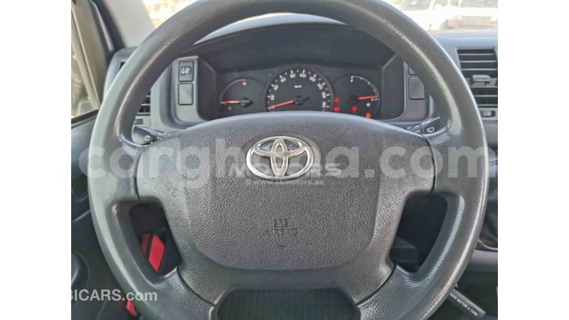 Big with watermark toyota hiace ashanti import dubai 18790