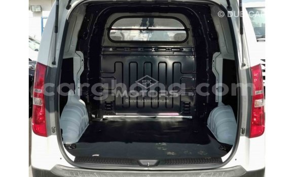 Ra Imported Hyundai Accent funfun Ọkọ̀ in Import - Dubai ni Ashanti Ra Imported Hyundai Accent funfun Ọkọ̀ in Import - Dubai ni Ashanti