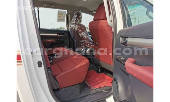 Sayi Imported Toyota Hilux White Mota in Import - Dubai a Ashanti Sayi Imported Toyota Hilux White Mota in Import - Dubai a Ashanti