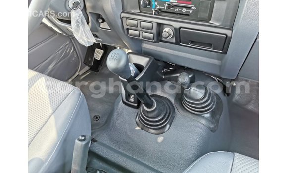 Sayi Imported Toyota Land Cruiser White Mota in Import - Dubai a Ashanti Sayi Imported Toyota Land Cruiser White Mota in Import - Dubai a Ashanti