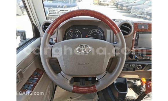 Sayi Imported Toyota Land Cruiser White Mota in Import - Dubai a Ashanti Sayi Imported Toyota Land Cruiser White Mota in Import - Dubai a Ashanti