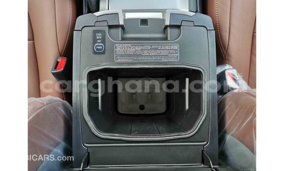 Sayi Imported Toyota Land Cruiser White Mota in Import - Dubai a Ashanti Sayi Imported Toyota Land Cruiser White Mota in Import - Dubai a Ashanti