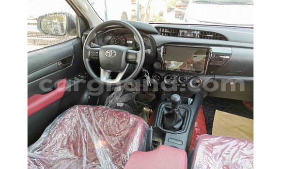 Sayi Imported Toyota Hilux White Mota in Import - Dubai a Ashanti Sayi Imported Toyota Hilux White Mota in Import - Dubai a Ashanti