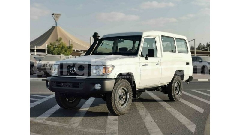 Big with watermark toyota land cruiser ashanti import dubai 18987