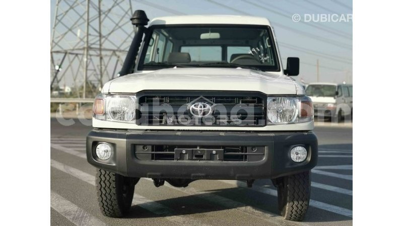 Big with watermark toyota land cruiser ashanti import dubai 18987