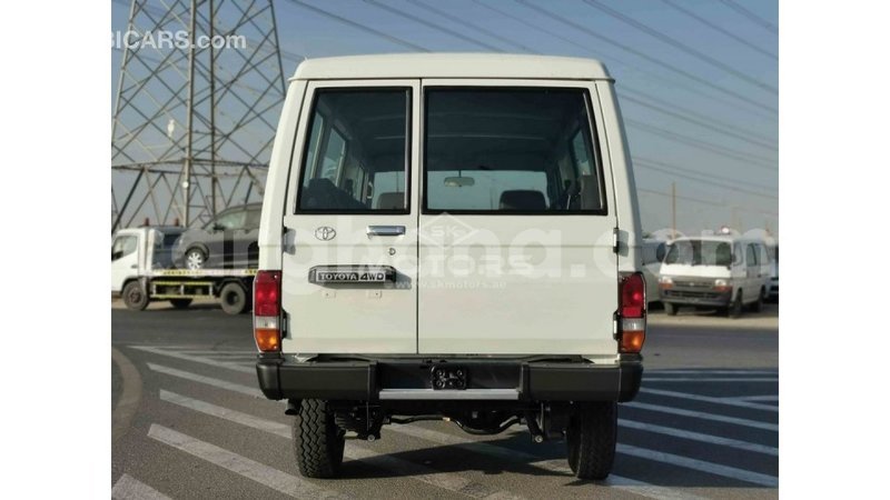 Big with watermark toyota land cruiser ashanti import dubai 18987