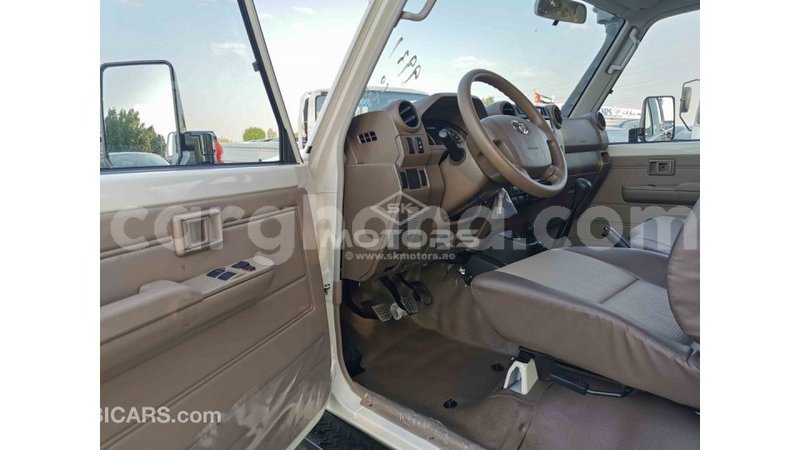 Big with watermark toyota land cruiser ashanti import dubai 18987