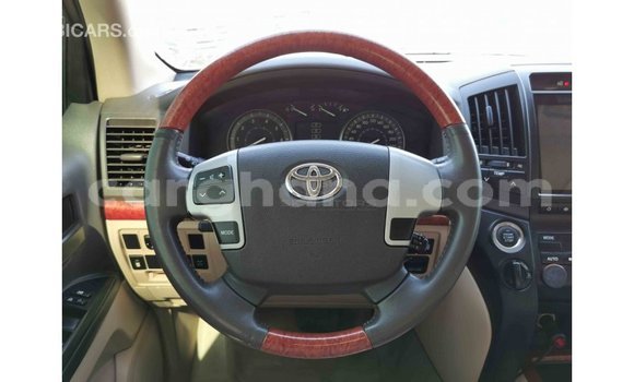 Sayi Imported Toyota Land Cruiser White Mota in Import - Dubai a Ashanti Sayi Imported Toyota Land Cruiser White Mota in Import - Dubai a Ashanti