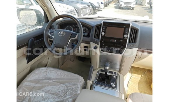 Sayi Imported Toyota Land Cruiser White Mota in Import - Dubai a Ashanti Sayi Imported Toyota Land Cruiser White Mota in Import - Dubai a Ashanti