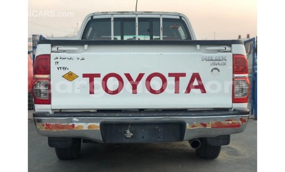 Sayi Imported Toyota Hilux White Mota in Import - Dubai a Ashanti Sayi Imported Toyota Hilux White Mota in Import - Dubai a Ashanti