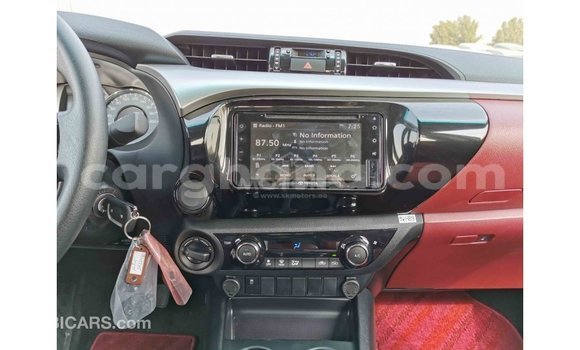 Ra Imported Toyota Hilux funfun Ọkọ̀ in Import - Dubai ni Ashanti Ra Imported Toyota Hilux funfun Ọkọ̀ in Import - Dubai ni Ashanti