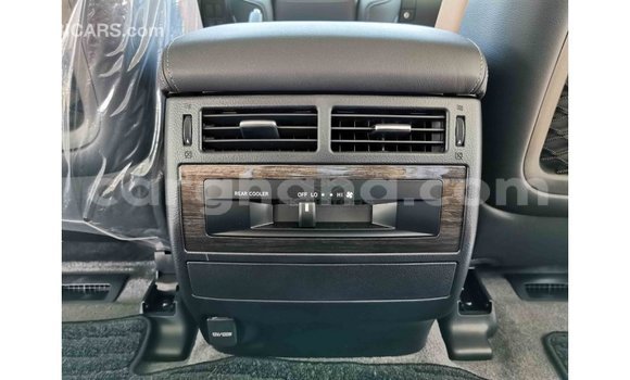 Sayi Imported Toyota Land Cruiser White Mota in Import - Dubai a Ashanti Sayi Imported Toyota Land Cruiser White Mota in Import - Dubai a Ashanti