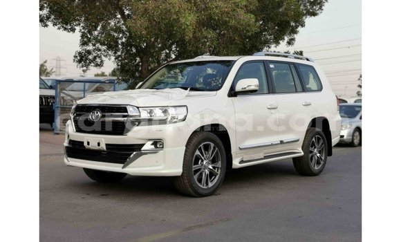 Buy Import Toyota Land Cruiser White Car in Import - Dubai in Ashanti Buy Import Toyota Land Cruiser White Car in Import - Dubai in Ashanti