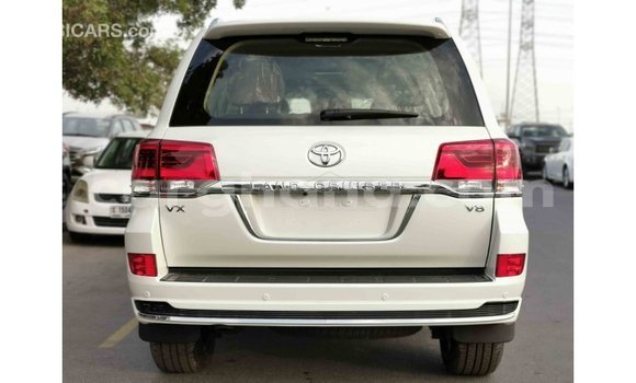 Buy Import Toyota Land Cruiser White Car in Import - Dubai in Ashanti Buy Import Toyota Land Cruiser White Car in Import - Dubai in Ashanti