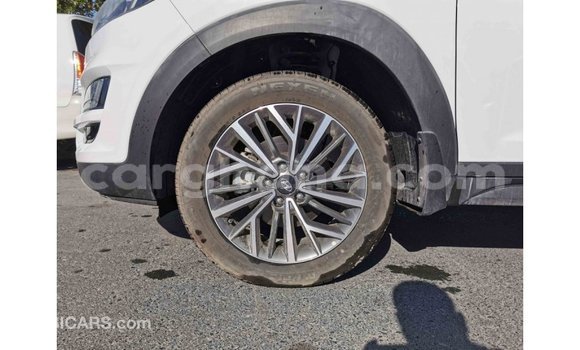 Buy Import Hyundai Tucson White Car in Import - Dubai in Ashanti Buy Import Hyundai Tucson White Car in Import - Dubai in Ashanti