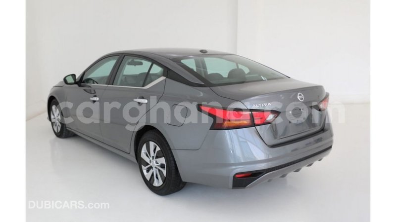 Big with watermark nissan altima ashanti import dubai 19097