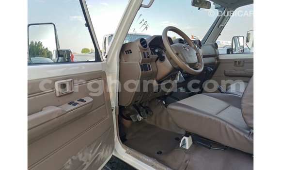 Sayi Imported Toyota Land Cruiser White Mota in Import - Dubai a Ashanti Sayi Imported Toyota Land Cruiser White Mota in Import - Dubai a Ashanti