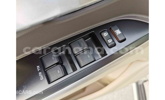 Sayi Imported Toyota Land Cruiser White Mota in Import - Dubai a Ashanti Sayi Imported Toyota Land Cruiser White Mota in Import - Dubai a Ashanti