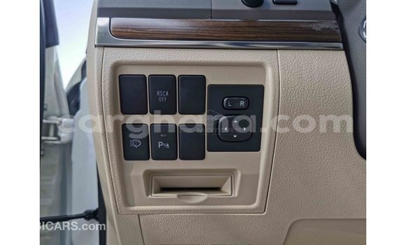 Sayi Imported Toyota Land Cruiser White Mota in Import - Dubai a Ashanti Sayi Imported Toyota Land Cruiser White Mota in Import - Dubai a Ashanti