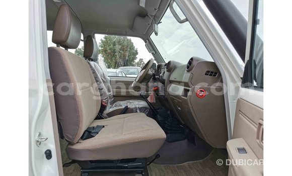 Sayi Imported Toyota Land Cruiser White Mota in Import - Dubai a Ashanti Sayi Imported Toyota Land Cruiser White Mota in Import - Dubai a Ashanti
