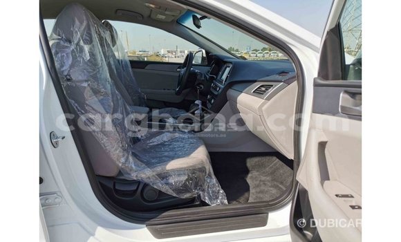 Sayi Imported Hyundai Sonata White Mota in Import - Dubai a Ashanti Sayi Imported Hyundai Sonata White Mota in Import - Dubai a Ashanti