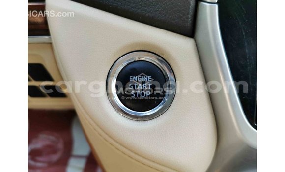 Sayi Imported Toyota Land Cruiser White Mota in Import - Dubai a Ashanti Sayi Imported Toyota Land Cruiser White Mota in Import - Dubai a Ashanti