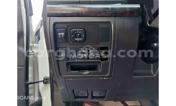 Sayi Imported Toyota Land Cruiser White Mota in Import - Dubai a Ashanti Sayi Imported Toyota Land Cruiser White Mota in Import - Dubai a Ashanti