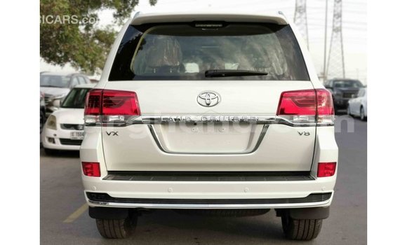 Buy Import Toyota Land Cruiser White Car in Import - Dubai in Ashanti Buy Import Toyota Land Cruiser White Car in Import - Dubai in Ashanti