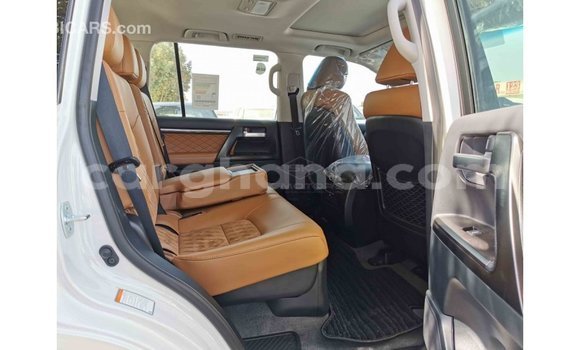 Ra Imported Toyota Land Cruiser funfun Ọkọ̀ in Import - Dubai ni Ashanti Ra Imported Toyota Land Cruiser funfun Ọkọ̀ in Import - Dubai ni Ashanti