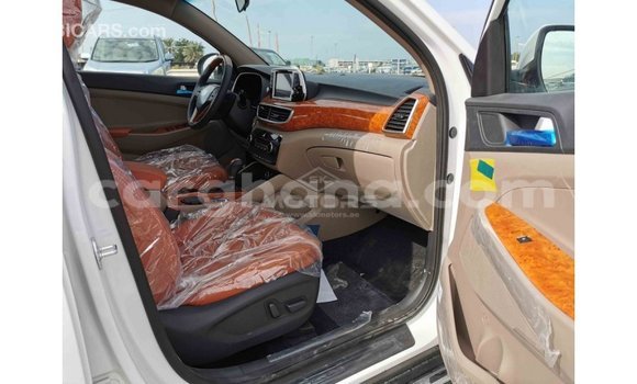 Sayi Imported Hyundai Tucson White Mota in Import - Dubai a Ashanti Sayi Imported Hyundai Tucson White Mota in Import - Dubai a Ashanti