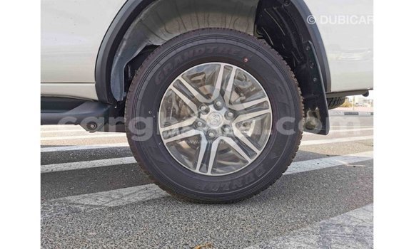 Sayi Imported Toyota Fortuner White Mota in Import - Dubai a Ashanti Sayi Imported Toyota Fortuner White Mota in Import - Dubai a Ashanti