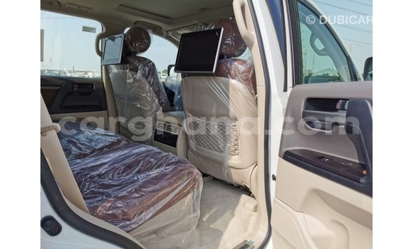 Sayi Imported Toyota Land Cruiser White Mota in Import - Dubai a Ashanti Sayi Imported Toyota Land Cruiser White Mota in Import - Dubai a Ashanti