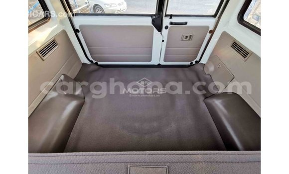 Sayi Imported Toyota Land Cruiser White Mota in Import - Dubai a Ashanti Sayi Imported Toyota Land Cruiser White Mota in Import - Dubai a Ashanti