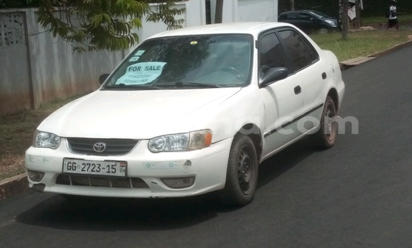 Ra Àlòkù Toyota Corolla funfun Ọkọ̀ in Accra ni Greater Accra