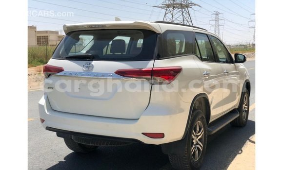Sayi Imported Toyota Fortuner White Mota in Import - Dubai a Ashanti Sayi Imported Toyota Fortuner White Mota in Import - Dubai a Ashanti