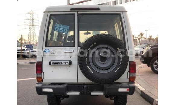 Ra Imported Toyota Land Cruiser funfun Ọkọ̀ in Import - Dubai ni Ashanti Ra Imported Toyota Land Cruiser funfun Ọkọ̀ in Import - Dubai ni Ashanti