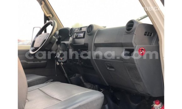 Ra Imported Toyota Land Cruiser funfun Ọkọ̀ in Import - Dubai ni Ashanti Ra Imported Toyota Land Cruiser funfun Ọkọ̀ in Import - Dubai ni Ashanti