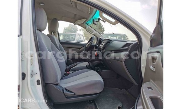 Sayi Imported Mitsubishi L200 White Mota in Import - Dubai a Ashanti Sayi Imported Mitsubishi L200 White Mota in Import - Dubai a Ashanti