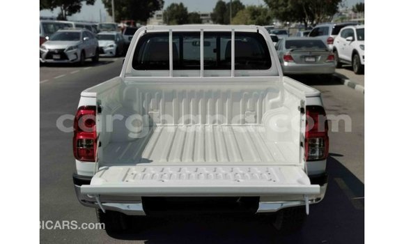 Sayi Imported Toyota Hilux White Mota in Import - Dubai a Ashanti Sayi Imported Toyota Hilux White Mota in Import - Dubai a Ashanti